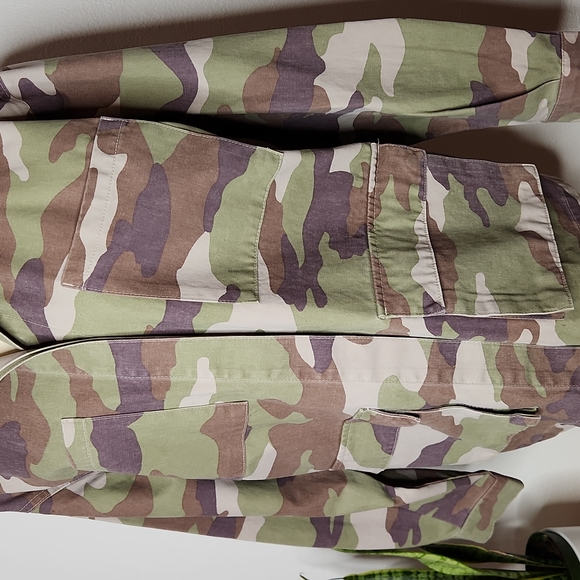 Forever 21 Camo Shacket Jacket - Picture 4 of 10